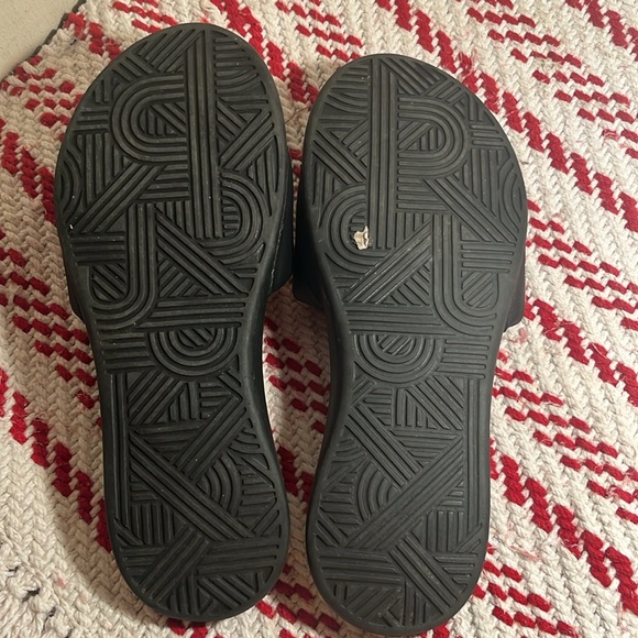 Memory foam Nike slides - Picture 3 of 4